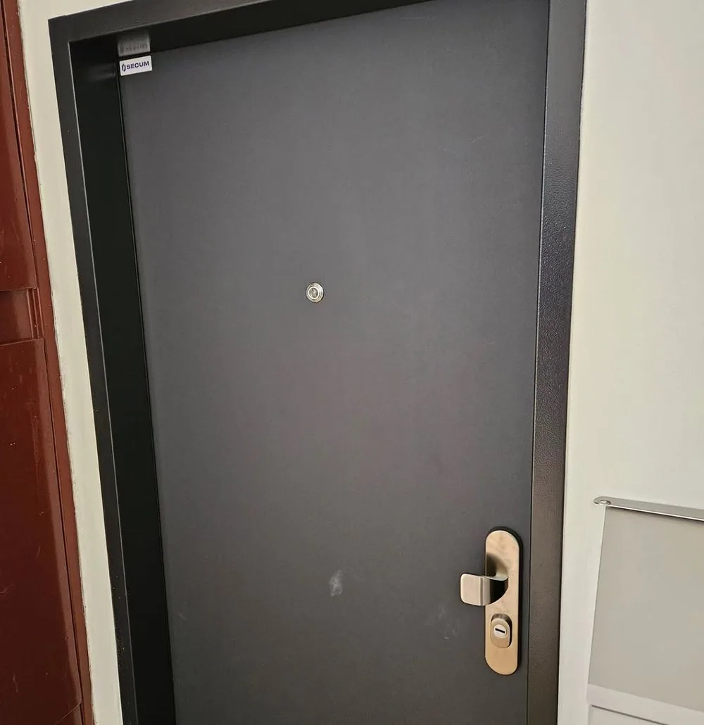 Bezpečnostní dveře SECUM po montáži, realizace prodejce Gasta & Čoupek