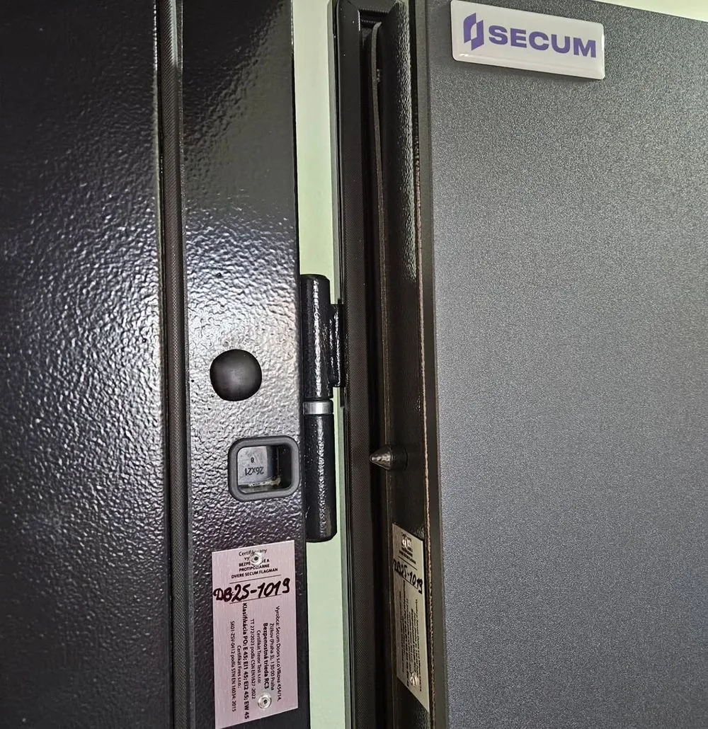 Bezpečnostní dveře SECUM po montáži, realizace prodejce Gasta & Čoupek